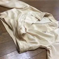 カシュクール　ブラウス　ベージュ　イエロー　薄黄色　ゴールド　高級感