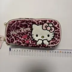 新品 Hello Kitty ヒョウ柄 ポーチ　1点