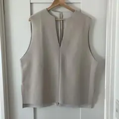 callautia ベージュ Vネック ジレ XL