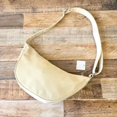 ハーフムーンショルダーバッグ ボディバッグ シンプル アイボリー①