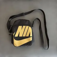 ⭐︎Nike⭐︎ショルダーバッグ ブラック/ゴールド