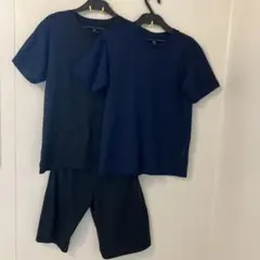 ユニクロ UNIQLO クルーネックTシャツ 2枚とショートパンツ1枚のセットのサムネイル