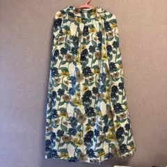 カリネ　花柄スカート ロング丈　Mサイズのサムネイル