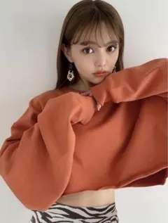 【新品未使用☆S0LD 0UT入手困難】裏毛ラウンドヘムクロップド丈スウェット