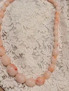 ヴィンテージ　珊瑚色のネックレス