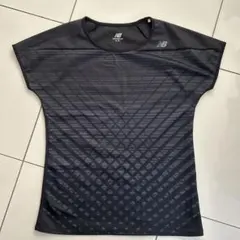 New Balance ブラック Tシャツ