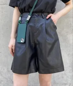 ブラックレザーショートパンツ Mサイズ