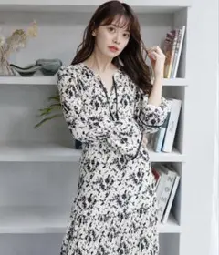 LADYMADE キーネックバイカラープリーツワンピース