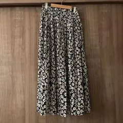 しまむら　花柄　ロングスカート　黒　白