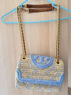 ブルーとベージュのショルダーバッグ