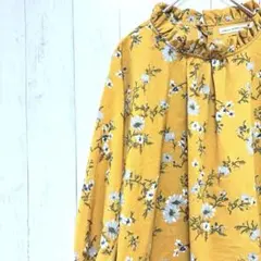 コンティニュエドゥナイスクラップ フリルネック花柄長袖ブラウス マスタード F