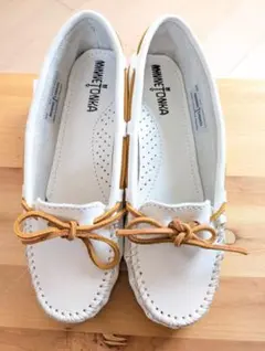 2026年最新】Minnetonka カラー：ホワイト系 レディース モカシンの