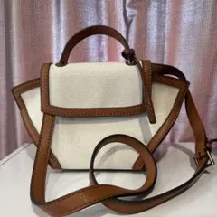 CHARLES & KEITH 幾何学的ハンドバッグ