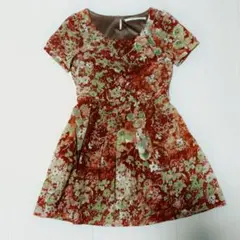 花柄 半袖 ひざ丈ワンピース　赤 アルシーヴ