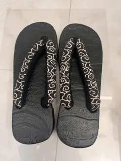 黒い草履 和風デザイン