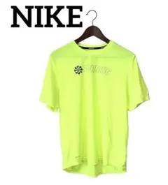 NIKE ナイキ Tシャツ スポーツウエア 黄色 蛍光 ランニング 半袖　速乾性
