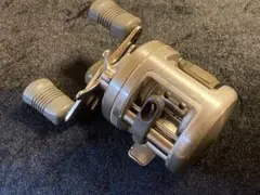【年代もの中古】シマノ SHIMANO CALCUTTA 100 右ハンドルのサムネイル