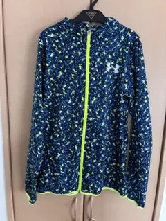 UNDER ARMOUR 迷彩柄フード付きランニングウェア