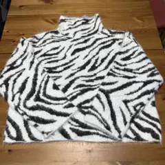 H&M ゼブラ柄 タートルネックニット