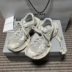 美品 BALENCIAGA 3XL スニーカー ライトベージュ サイズ42のサムネイル