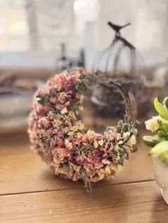 ドライフラワー 月型リース ピンク系 アンティーク風カラー 春インテリア