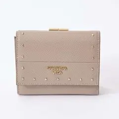 SAMANTHAVEGA サマンサベガ スタッズシンプルロゴ折財布 グレージュ