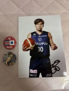 横浜ビー・コルセアーズ 須藤昂矢直筆サイン入りフォト1枚＆缶バッジ2種セット