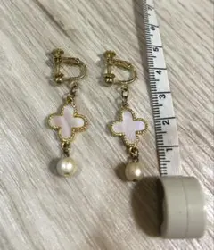 ピンク クローバー型 イヤリング