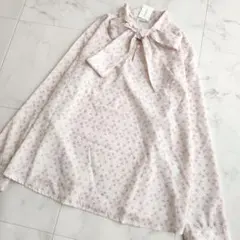 タグ付き✨未使用　ハーモニカ　小花柄　ボウタイブラウスのサムネイル