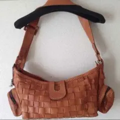 ロビタ　ショルダーバック　レザー　編み込み