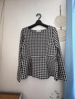 美品・OFUON オフオン　ペプラムカットソー