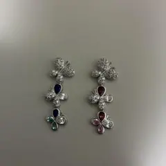 蝶のデザインのペンダントトップ