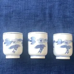 【砥部焼】青い花模様の湯飲み3個セット(大x2個、中x1個)