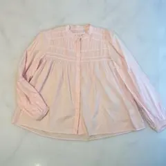 メルローズソフィット　バンドカラーシャーリングブラウス