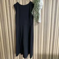 ユニクロ　UNIQLOブラックノースリーブワンピース
