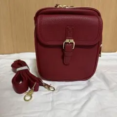 赤いレザー風ショルダーバッグ
