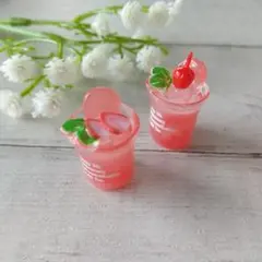 ミニチュア #2236　　　　　　　　いちごジュース　2種