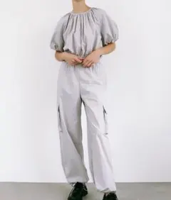 【美品】ETRE TOKYO リラクシーカーゴパンツのサムネイル