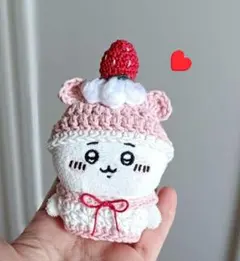 ちいかわ お座りぬいぐるみ ピンク まる耳 赤 いちごパフェ
