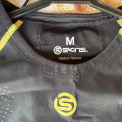 SKINS A200 Mサイズ 長袖シャツ ブラック/イエロー