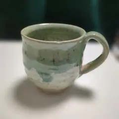 青緑色の陶器製マグカップ石垣島の、荒川焼