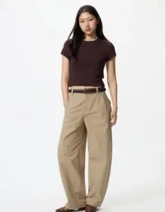 ユニクロ　ジャージーバレルレッグパンツ ベージュ M