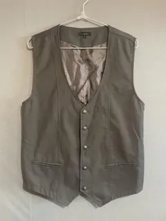 グレー ボタン付きベスト