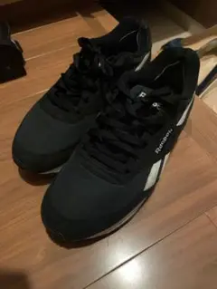 Reebok ブラック スニーカー