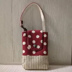 水玉模様の布製ポーチ