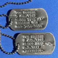 希少な米軍のビンテージ打刻機でオリジナルドッグタグ作成します。2枚組