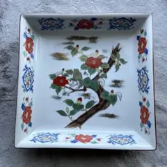 花と鳥の絵柄 四角い皿(俊山窯)
