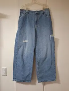 ダメージジーンズ