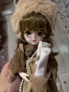 カジュアルスタイルのベージュドール