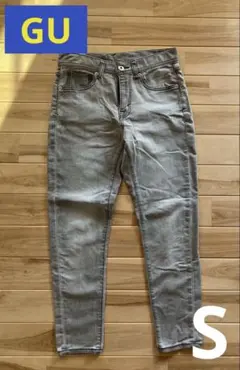 GU ライトグレー スリムフィット デニムパンツ　Sサイズ